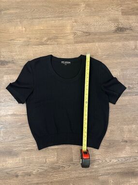 St. John Black Short Sleeve Crewneck Knit Top